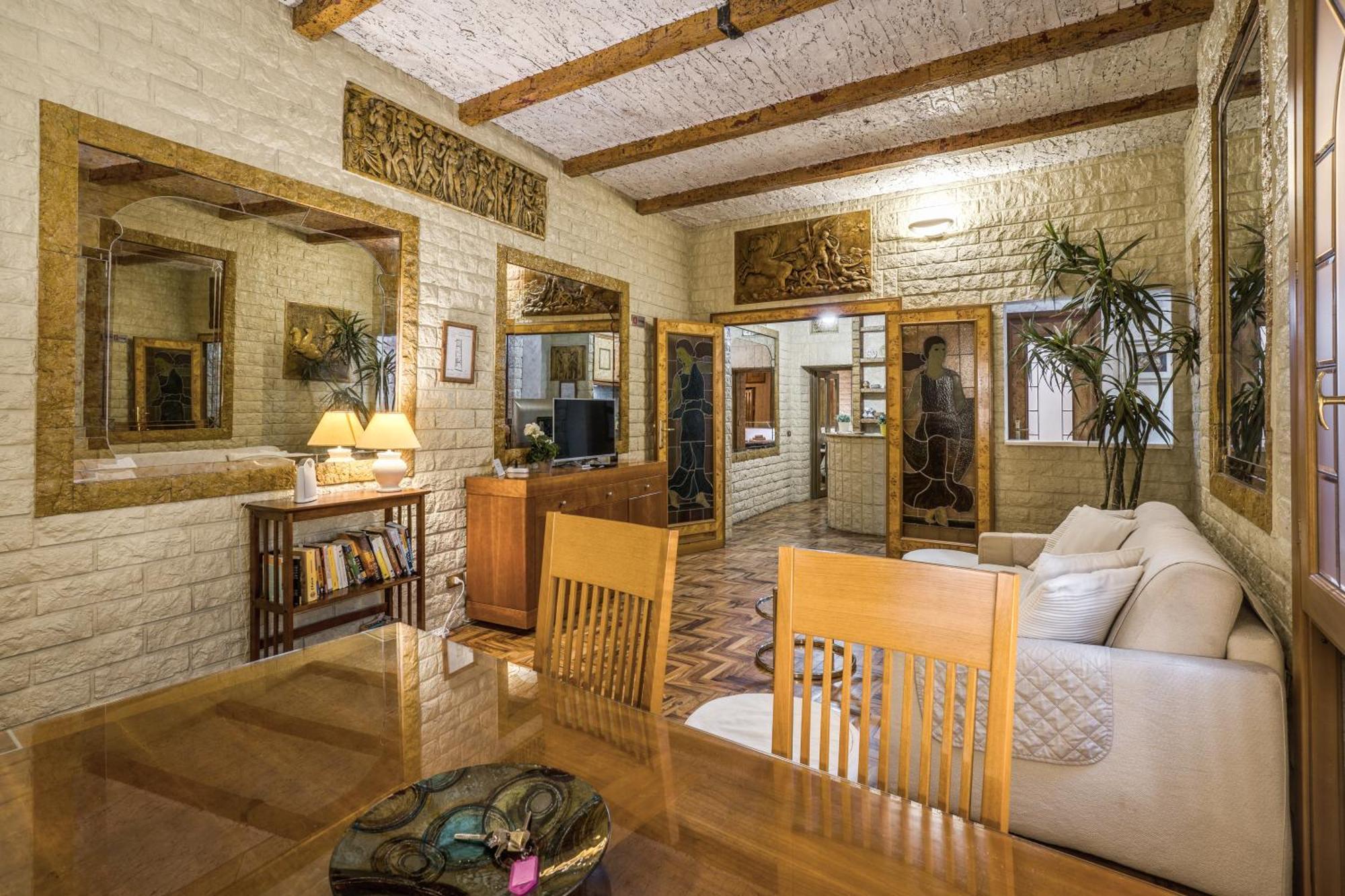 Fontana Di Trevi Charming Apartment โรม ภายนอก รูปภาพ